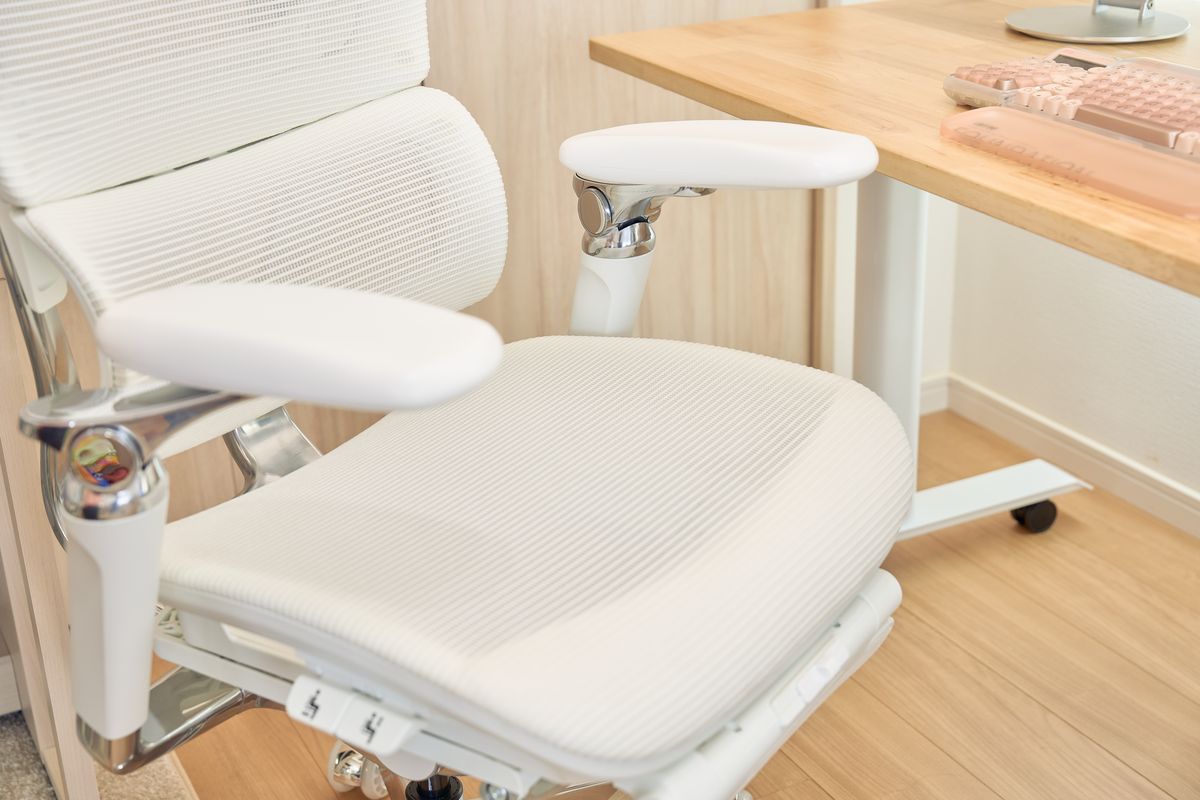 COFO Chair Premium 2の座面はメッシュ