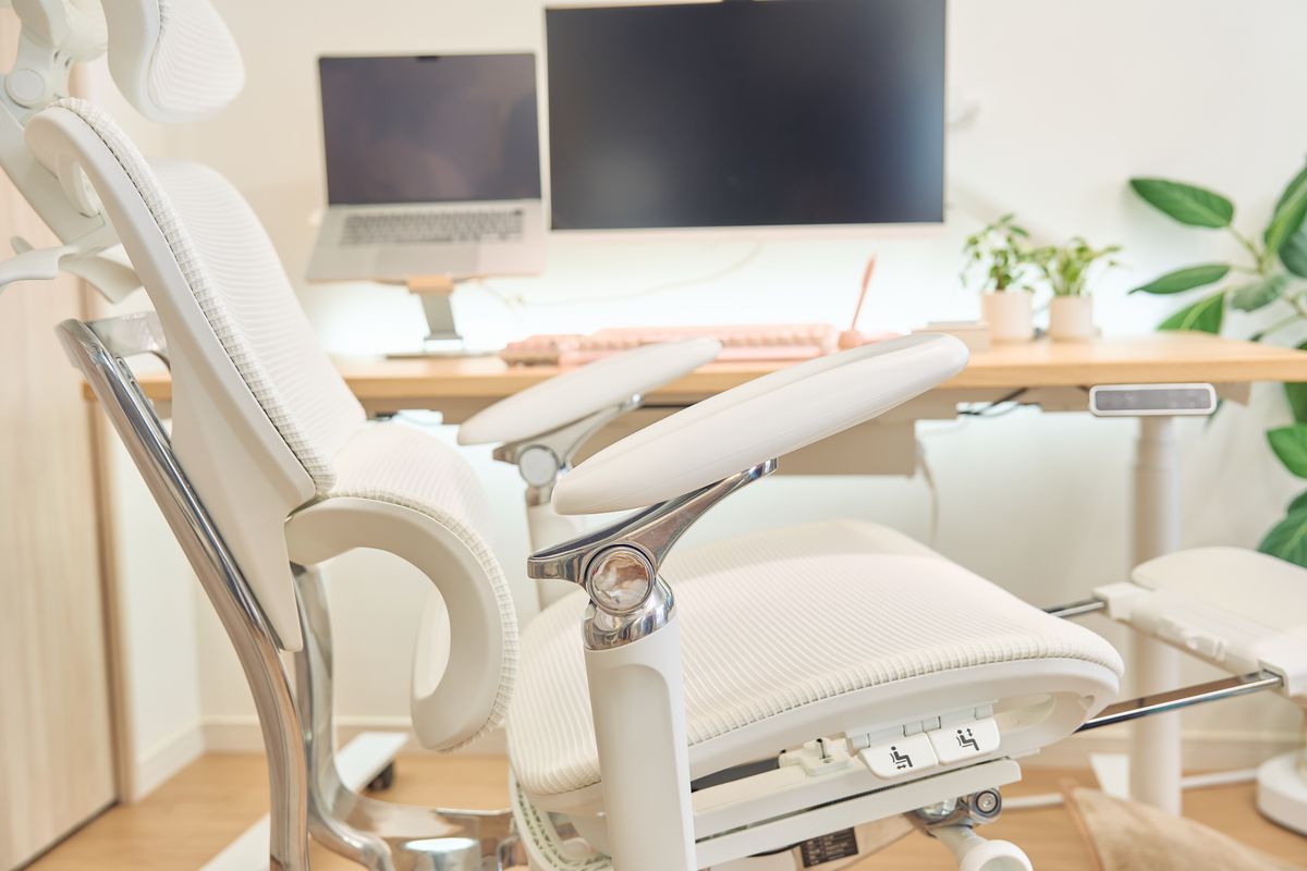 COFO Chair Premium 2のアームが平行