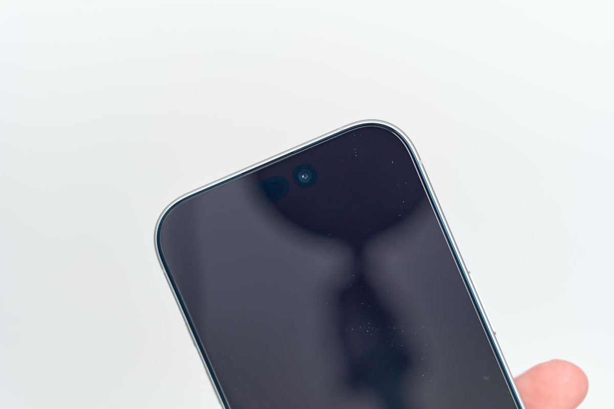 ESR UltraFit ガラスフィルムを貼ったiPhone 17