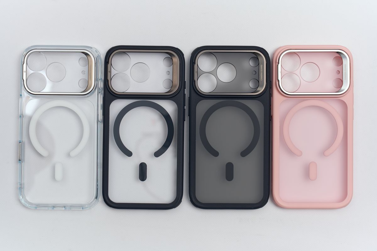 ESR Classic iPhone 17 Pro用ケースを4カラーを並べた