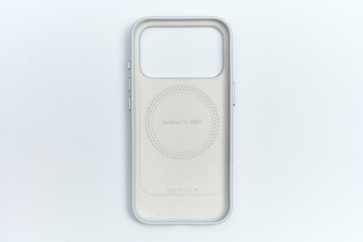 iPhone 17シリーズ対応 MOVAS™レザーケースの裏面