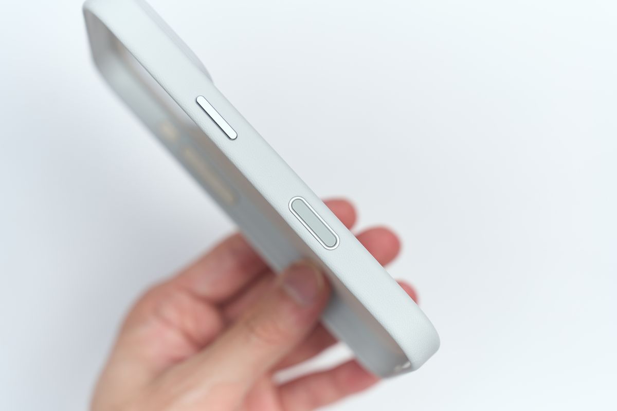 iPhone 17シリーズ対応 MOVAS™レザーケースのカメラコントロール部分
