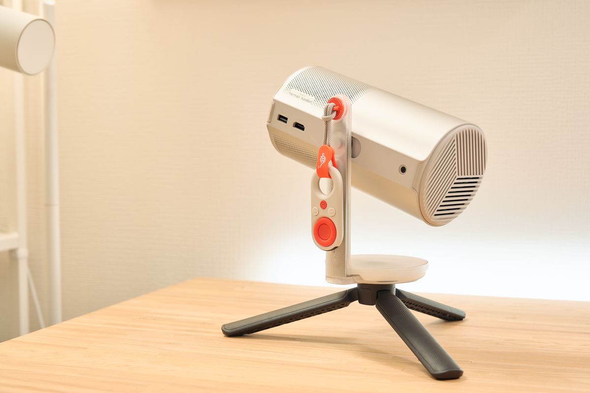 Aladdin Poca Laserにミニ三脚を取り付けた