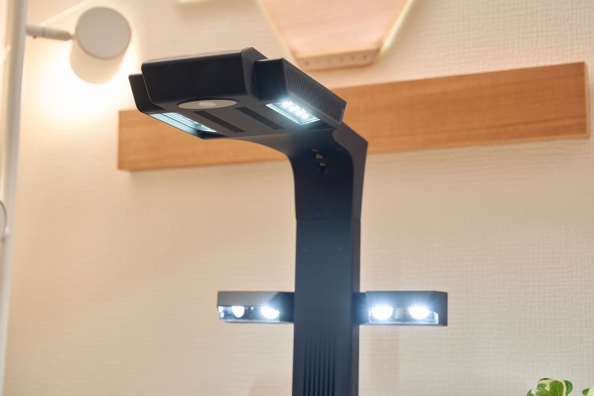 CZUR ET MAXのライトを点灯させた