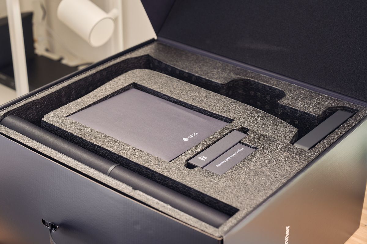 CZUR ET MAXの外箱上部の蓋を開けた