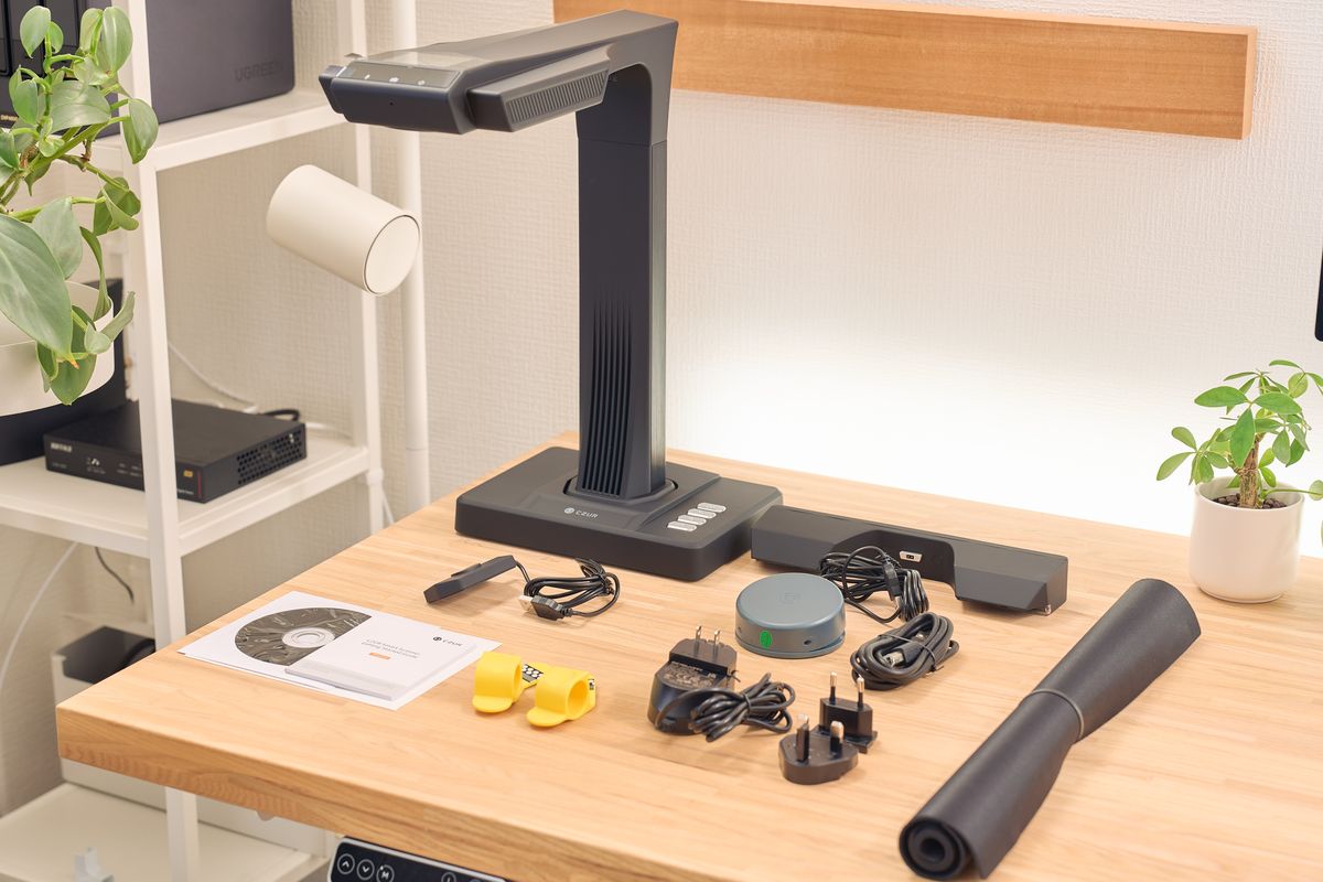 CZUR ET MAXの付属品を並べている