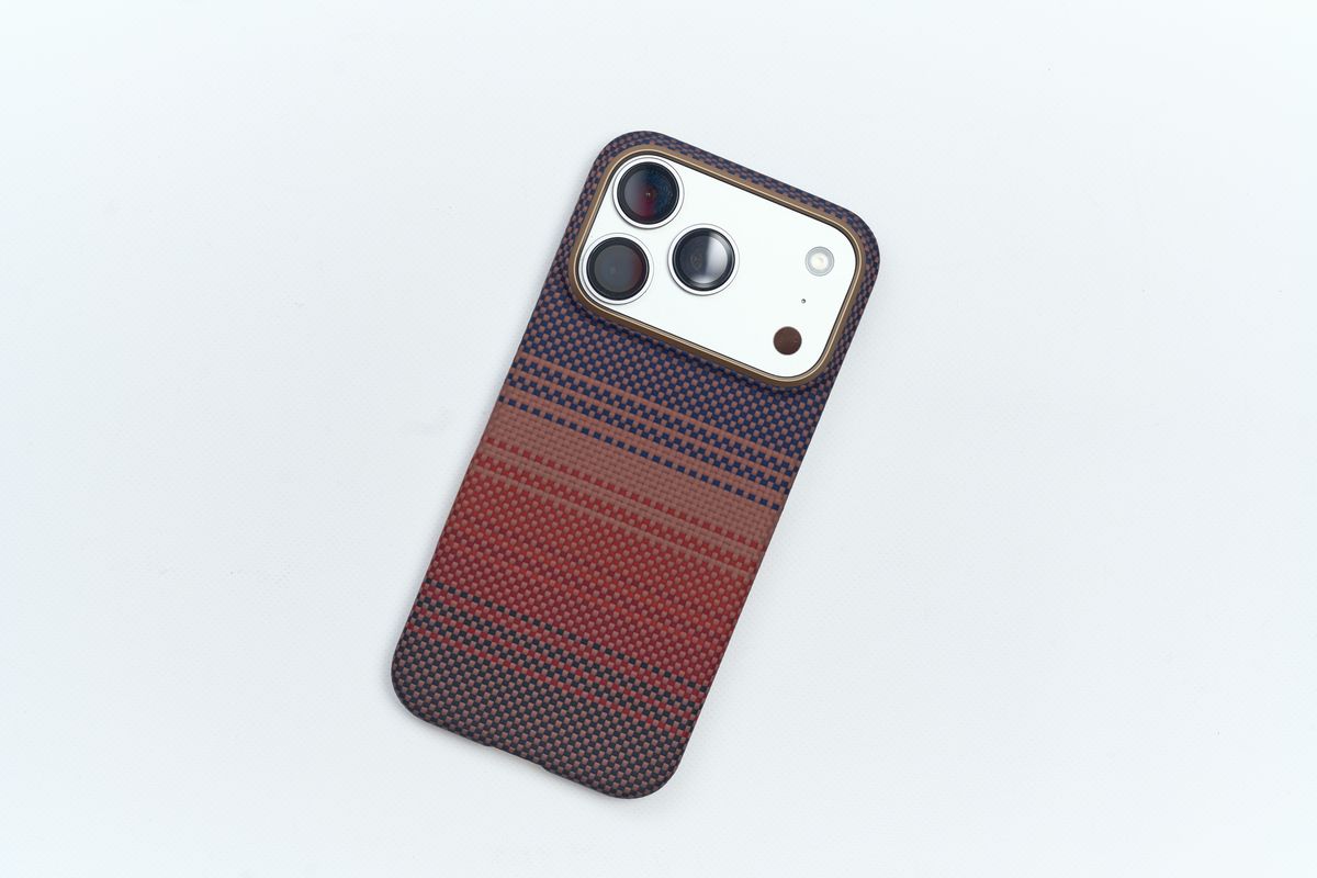 PITAKA Ultra-Slim CaseをiPhone 17 Proに取り付けた