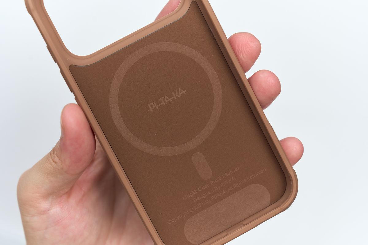 PITAKA Ultra-Slim Case iPhone 17 Pro用の内面