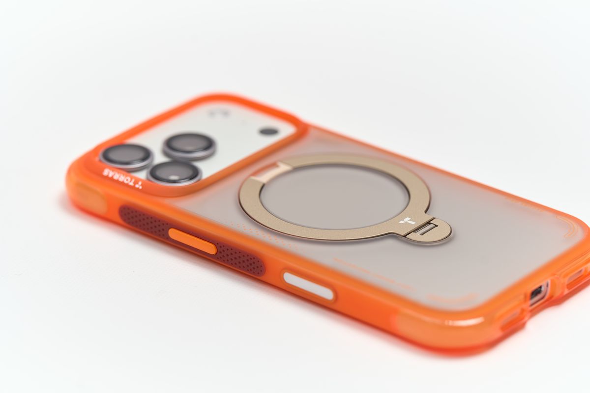 TORRAS Ostand Q3 AirにiPhoneを装着して画面を下にして置いている