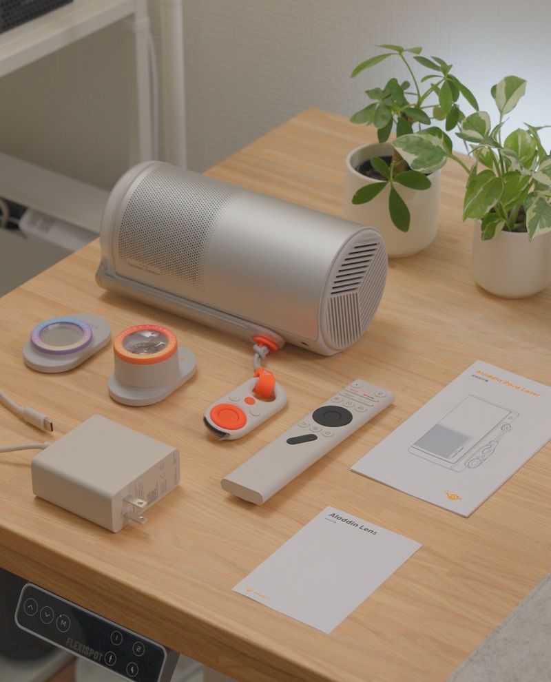 Aladdin Poca Laserの付属品を並べている