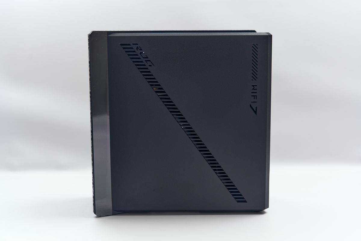 ASUS ROG Strix GS-BE7200Xの左側面