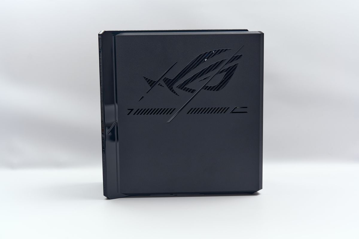 ASUS ROG Strix GS-BE7200Xの右側面