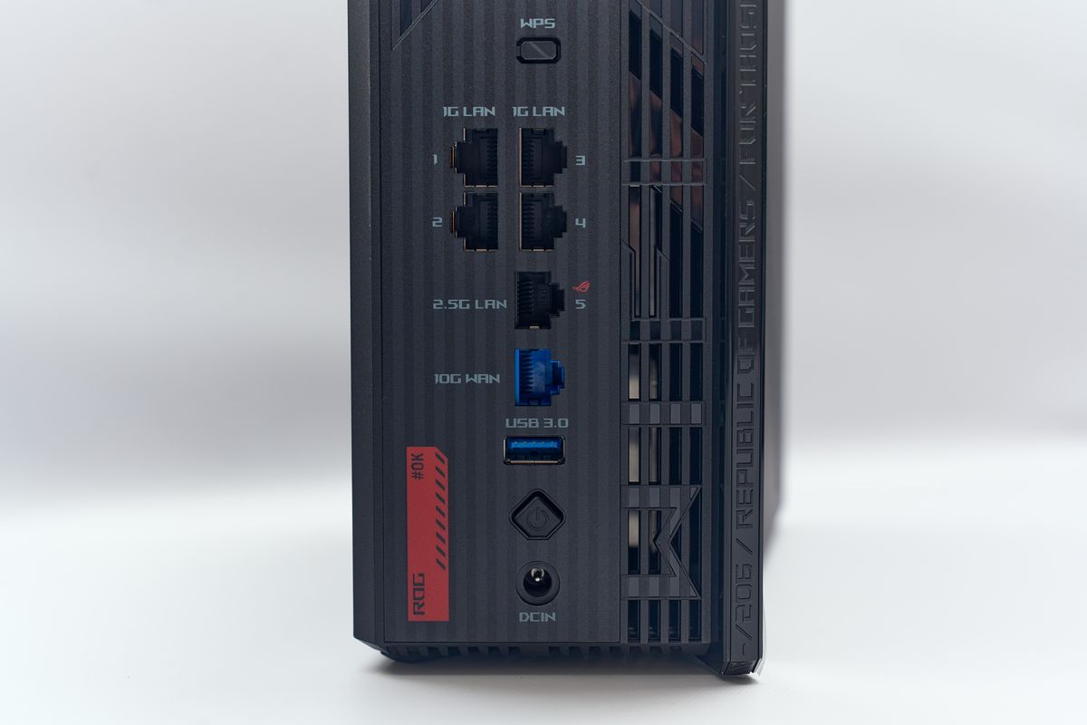 ASUS ROG Strix GS-BE7200Xのポート部分