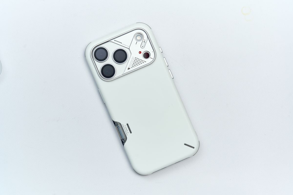 AULUMU A17 Slim Shockproof CaseのiPhone 17 Pro用ケース