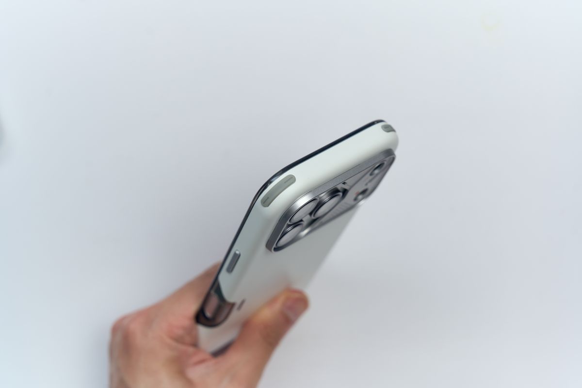 AULUMU A17 Slim Shockproof Caseの上部