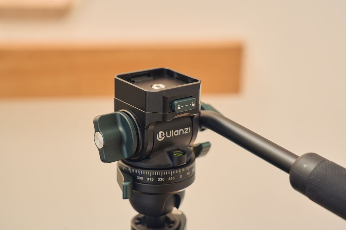 Ulanzi JJ06 GlideGo ビデオ三脚のカメラ取り付け部分