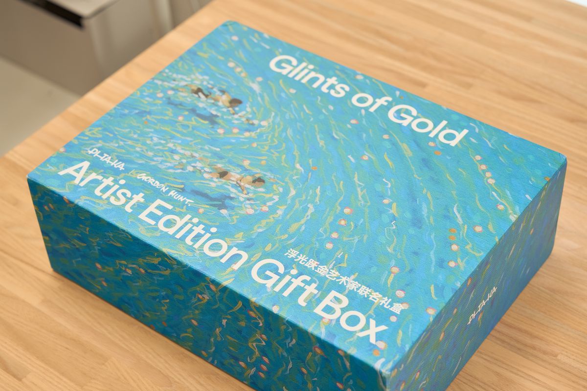 PITAKA 浮光躍金 アーティストコレクション ギフトボックス(青月夢 / Lucid Blue)の外箱