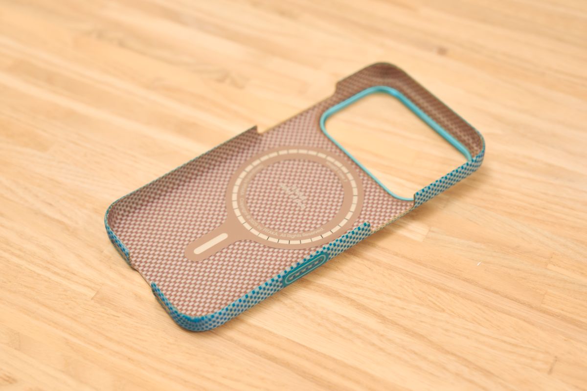 PITAKA 浮光躍金 アーティストコレクション ギフトボックス(青月夢 / Lucid Blue)のUltra-Slim Case(極薄ケース)の内側